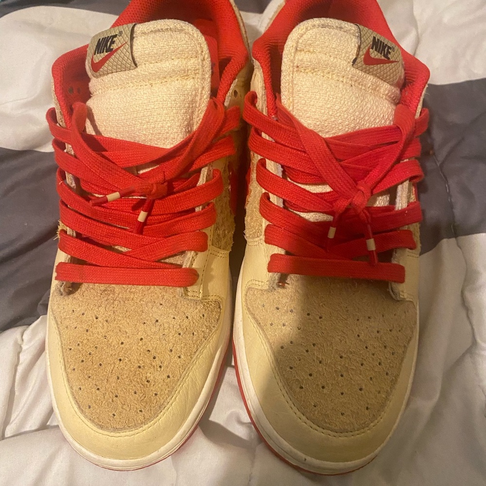 Nike Dunk Low Retro SE Strawberry Waffle
